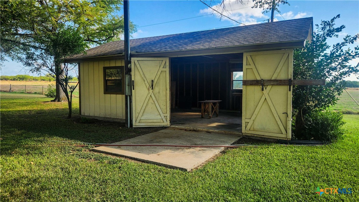 847 Oliver Road Victoria, TX 77904 - Photo 36 of 47 a view of a back yard of the house