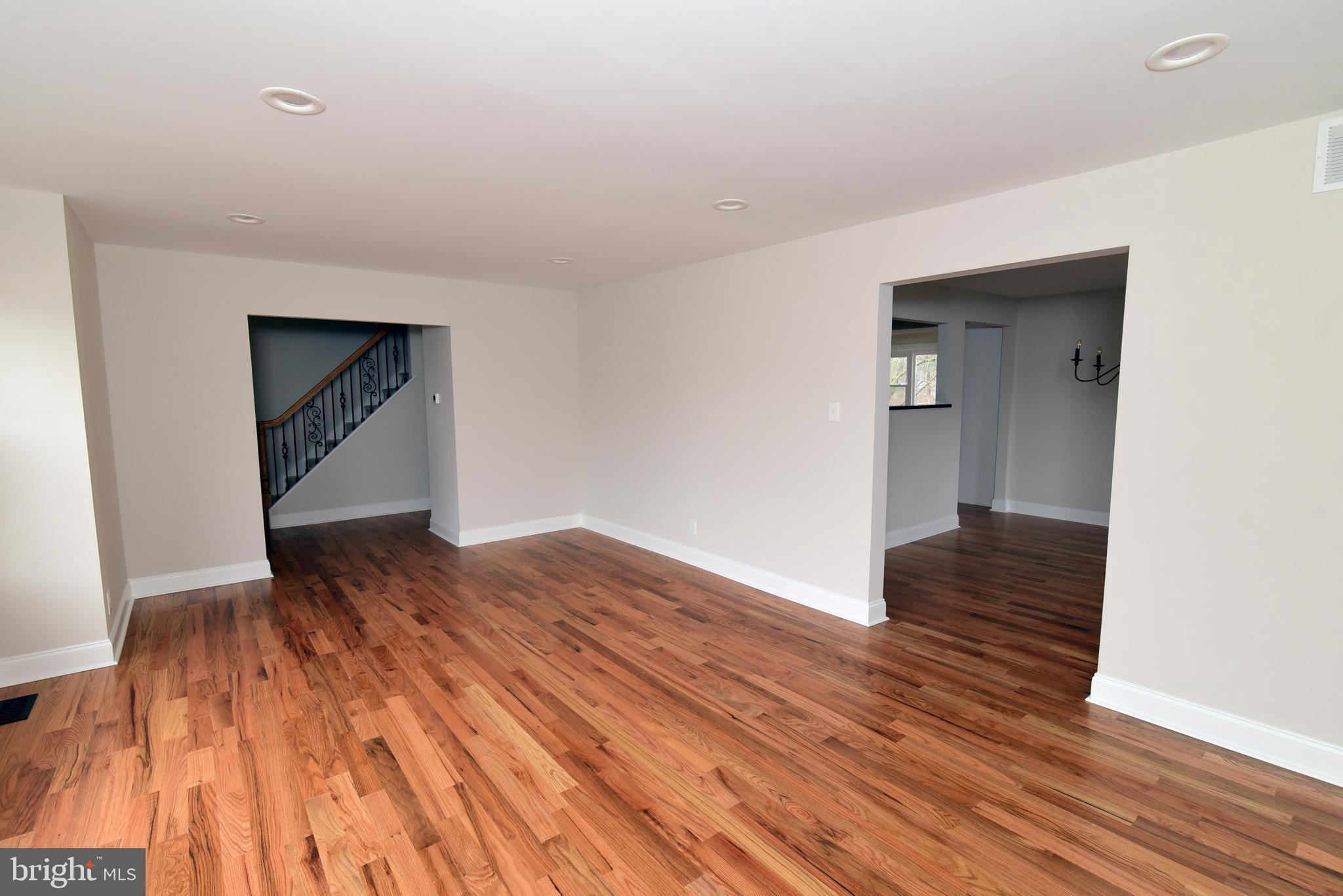 136 Dorchester Road Mount Laurel, NJ 08054 - Photo 4 of 30 Living Room