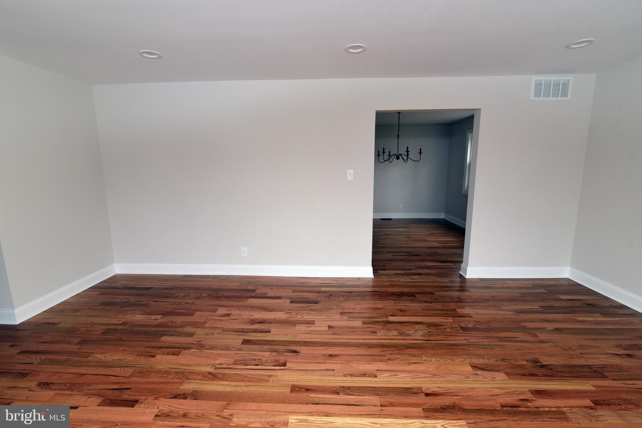 136 Dorchester Road Mount Laurel, NJ 08054 - Photo 6 of 30 Living Room