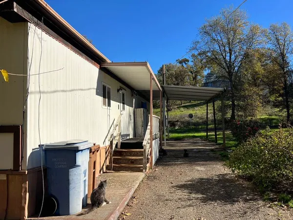a view of walk in closet
