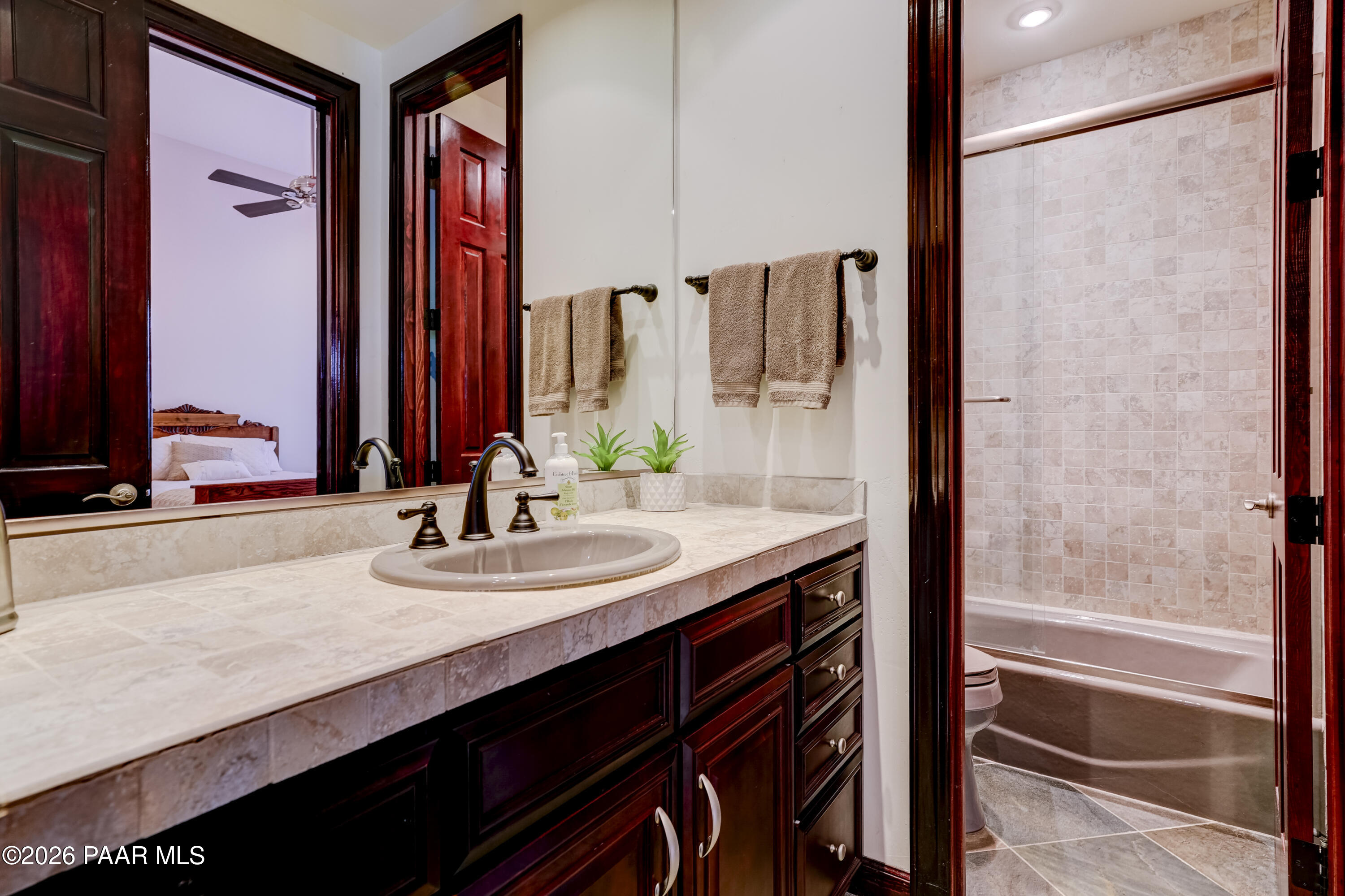 1065 High Valley Ranch Road Prescott, AZ 86303 - Photo 34 of 58 Main Level Guest En Suite Bathroom