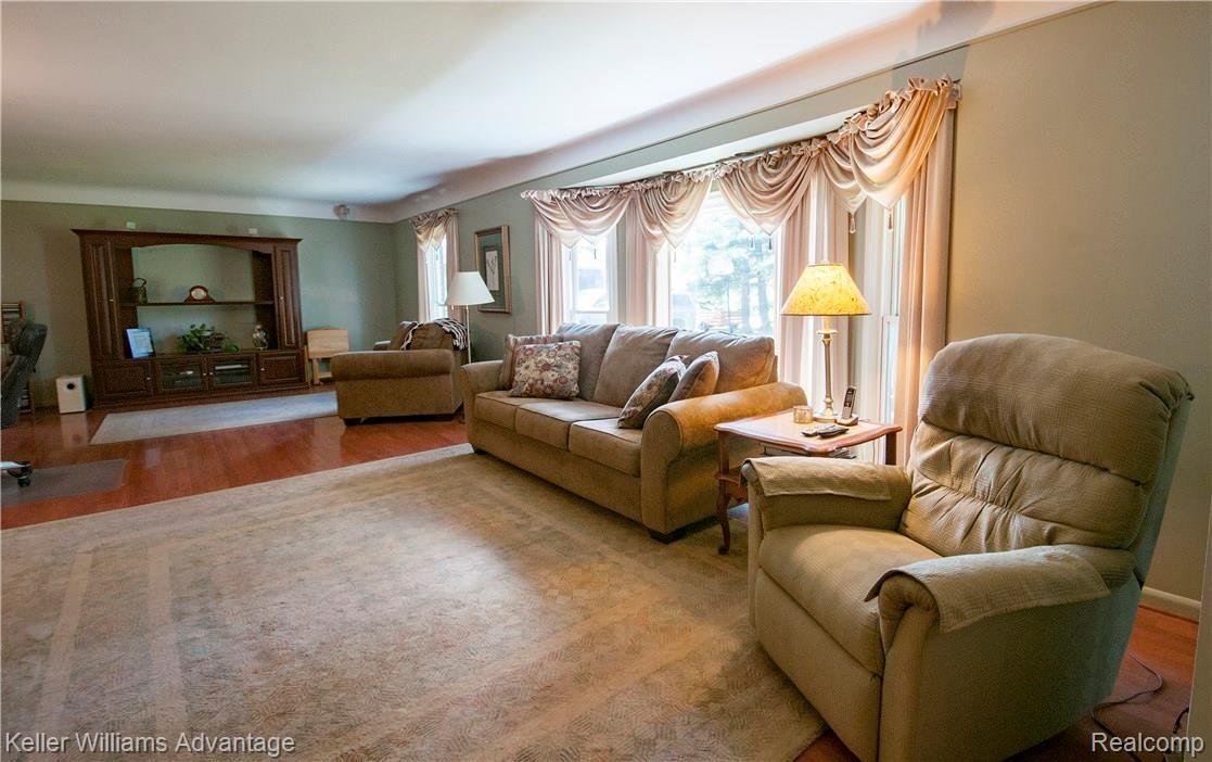 26508 Farmington Road Farmington, MI 48334 - Photo 18 of 45 Farmington Rd._26508_FamilyRm_005