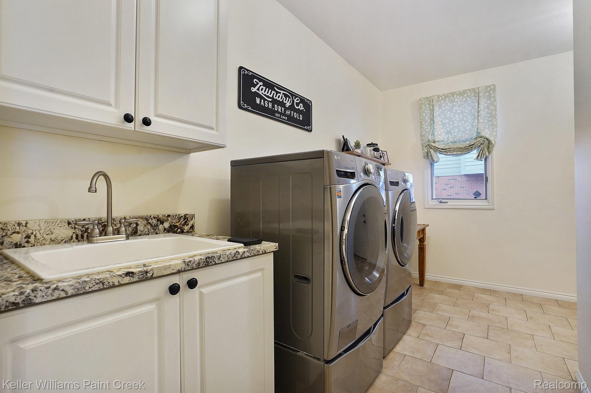 713 Panorama Drive Rochester, MI 48306 - Photo 43 of 77 Great sized Laundry Room with outdoor access