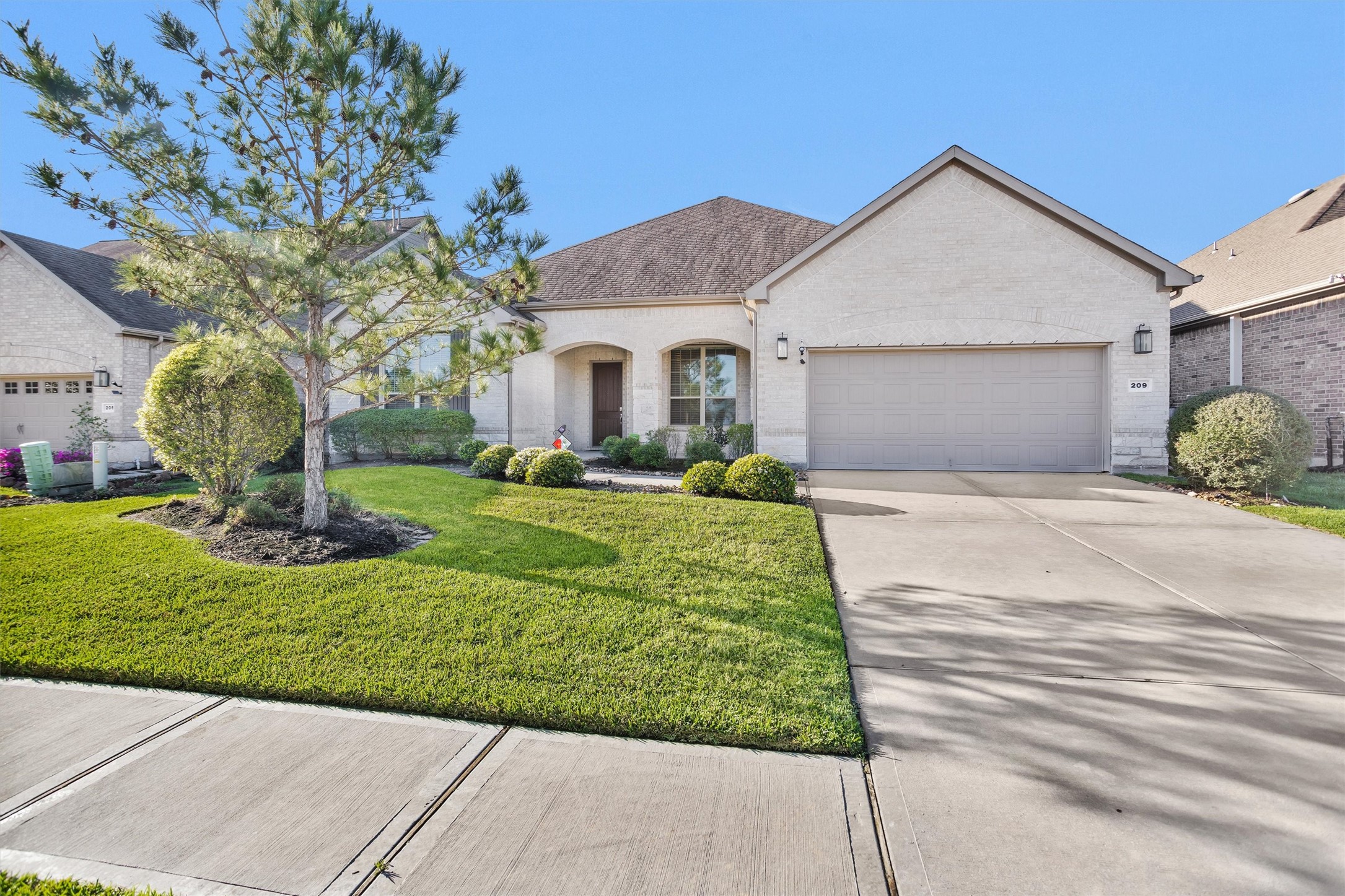 Discover your new home at 209 Fox Trotter in the vibrant 55+ community of Del Webb, The Woodlands.