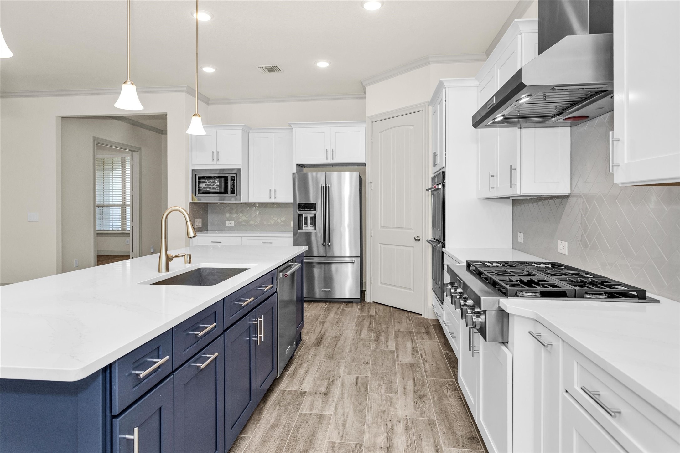 209 Fox Trotter Spring, TX 77382 - Photo 12 of 33 This kitchen boasts a premium cabinet package featuring a bump-out cooktop, pull-out spice rack, spacious pot and pan drawers, and a stylish island bookcase.
