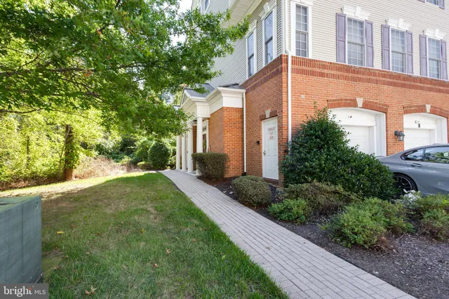 $2,995 | 8975 Harrover Place, Unit 75A, Lorton, VA 22079