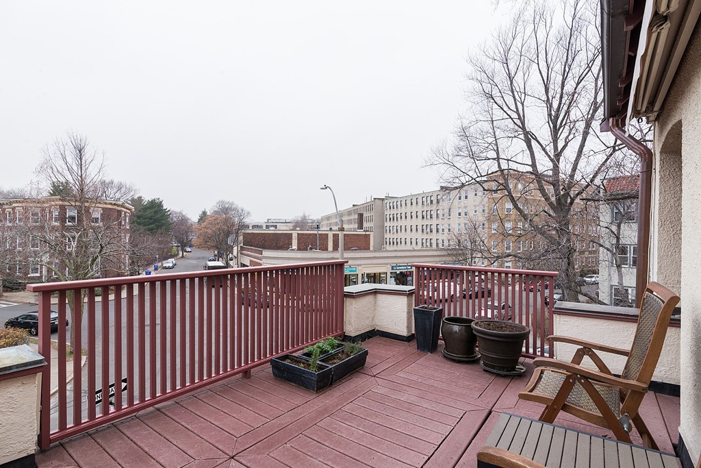 103 Abbottsford Road, Unit 2 Brookline, MA 02446 - Photo 3 of 28