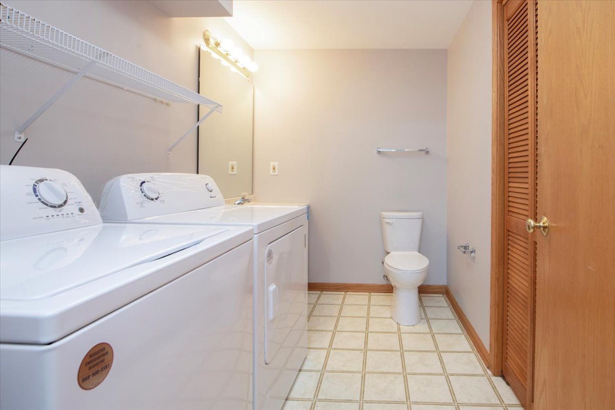 480 South Peace Road Sycamore, IL 60178 - Photo 21 of 22 a bathroom with a sink a toilet and a shower