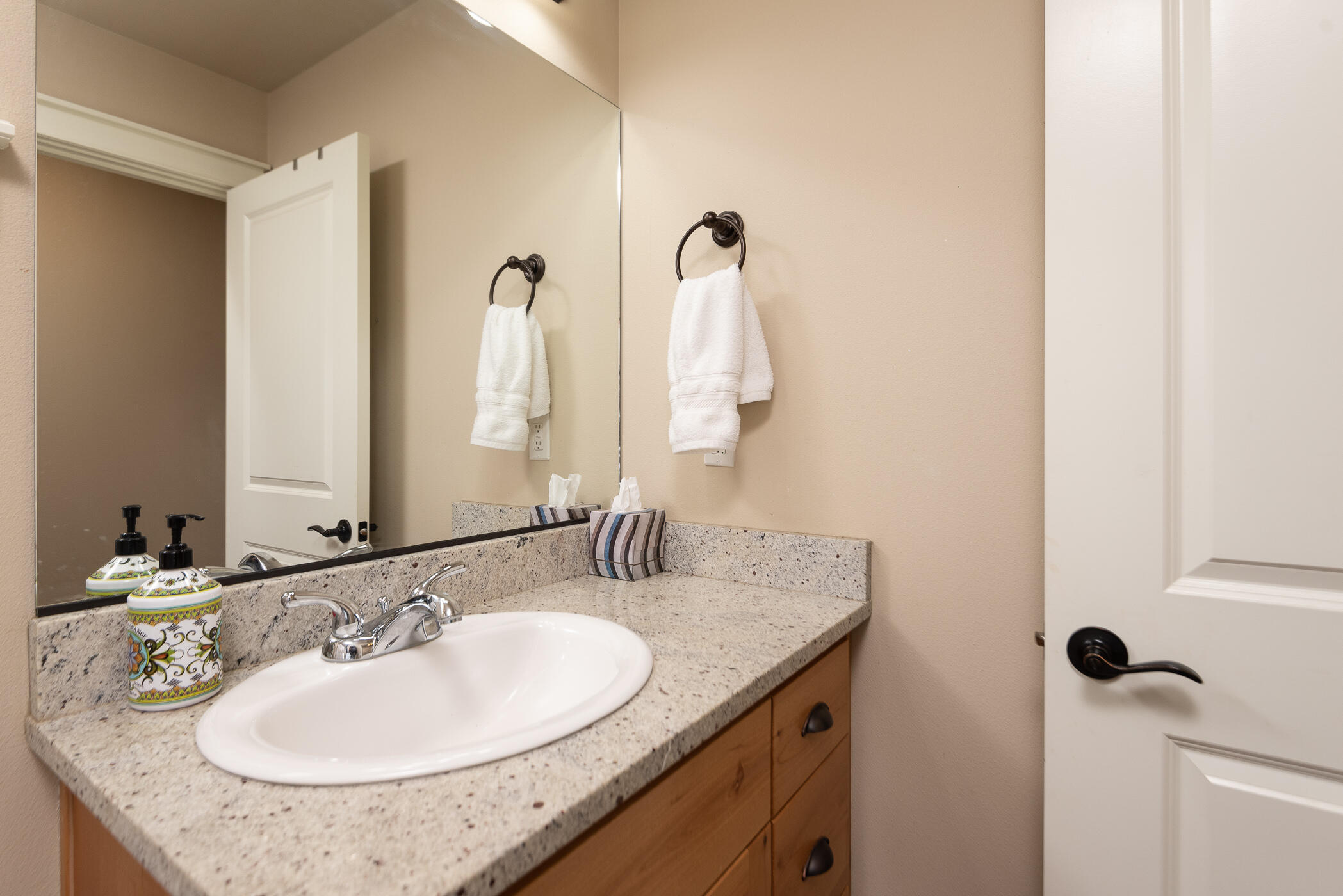 20274 Badger Road Bend, OR 97702 - Photo 17 of 25 Badger+Merrriewood_Melanie-10