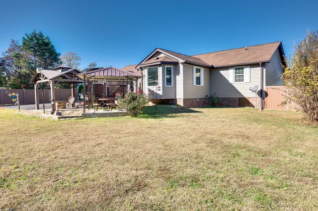 a view of a house with a yard