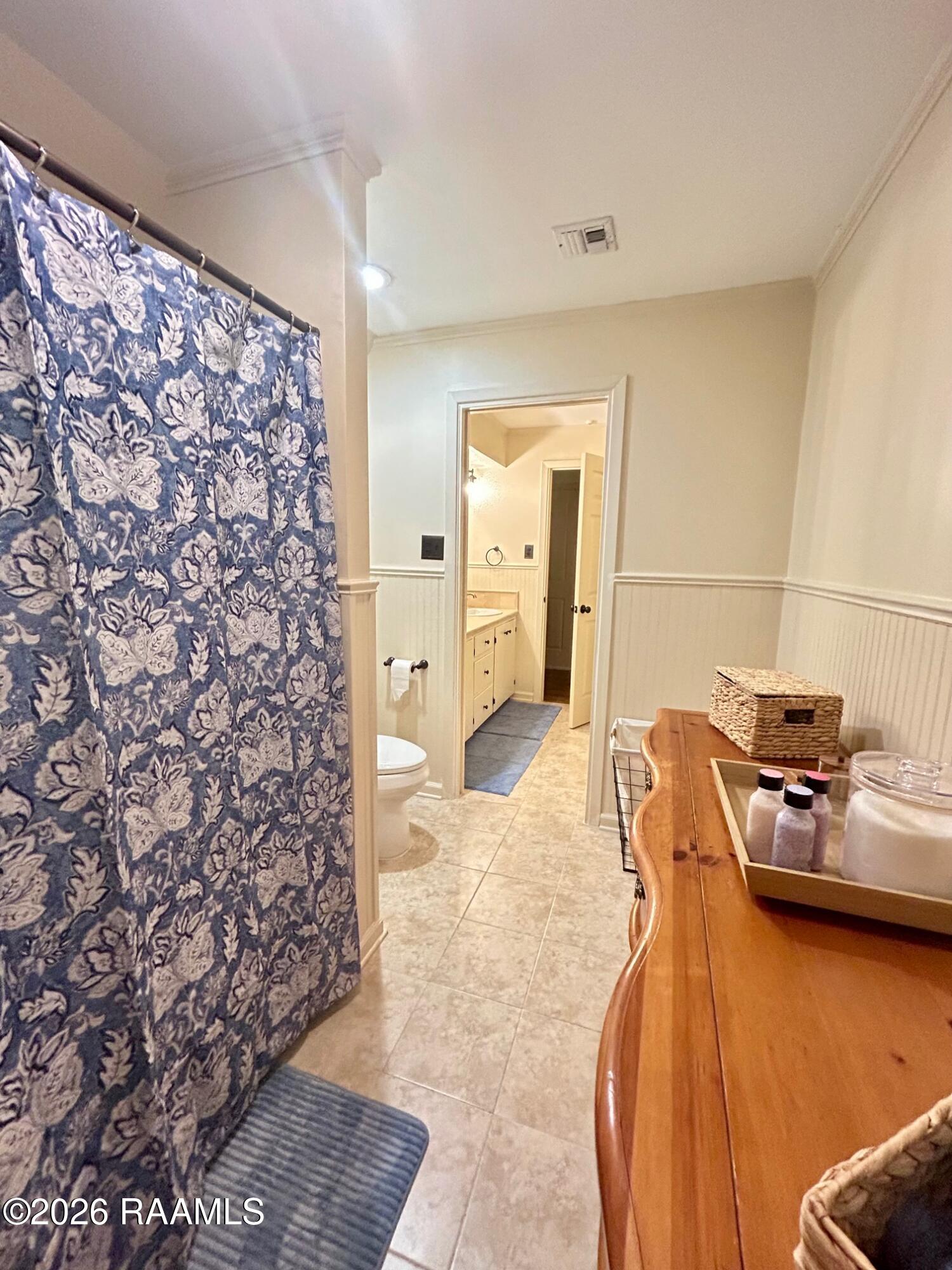 179 Forest Drive Crowley, LA 70526 - Photo 24 of 27 upstairs bathroom