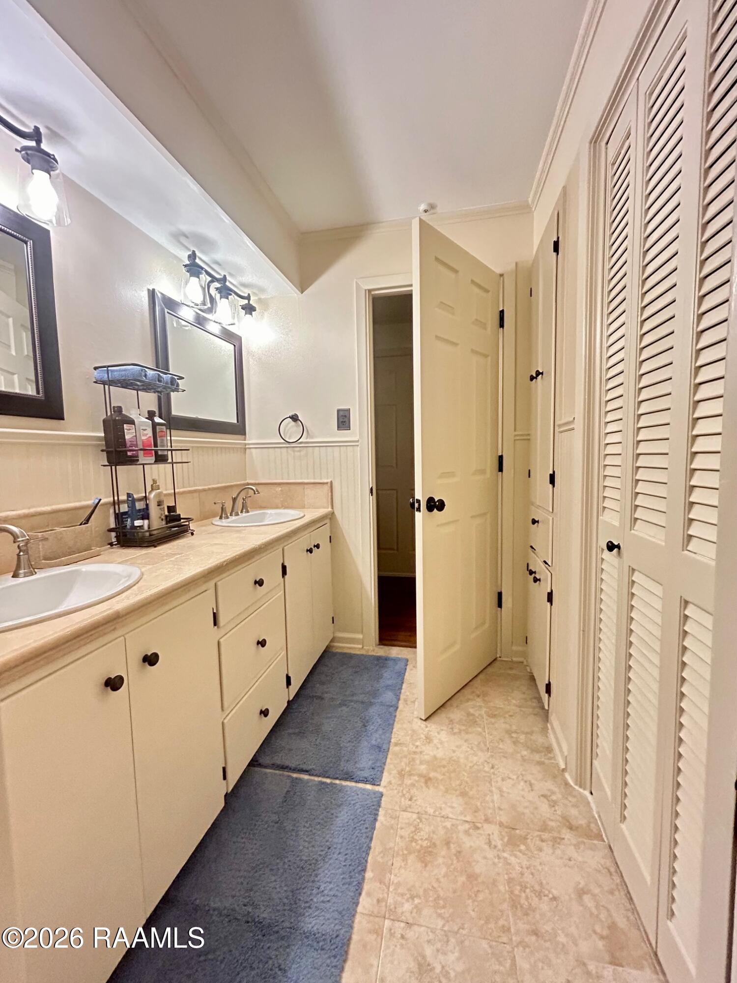 179 Forest Drive Crowley, LA 70526 - Photo 25 of 27 upstairs double vanity