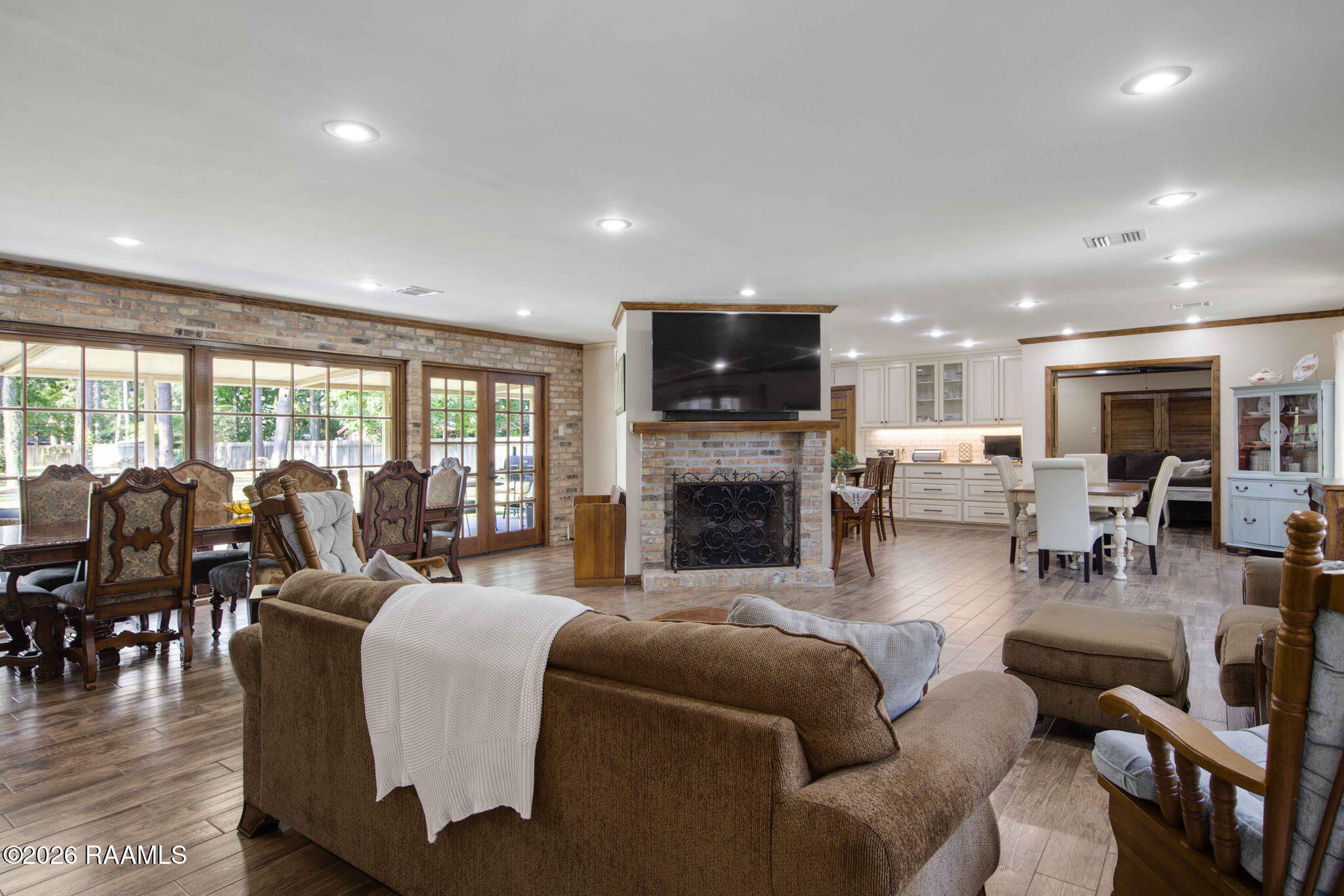 179 Forest Drive Crowley, LA 70526 - Photo 9 of 27 living room