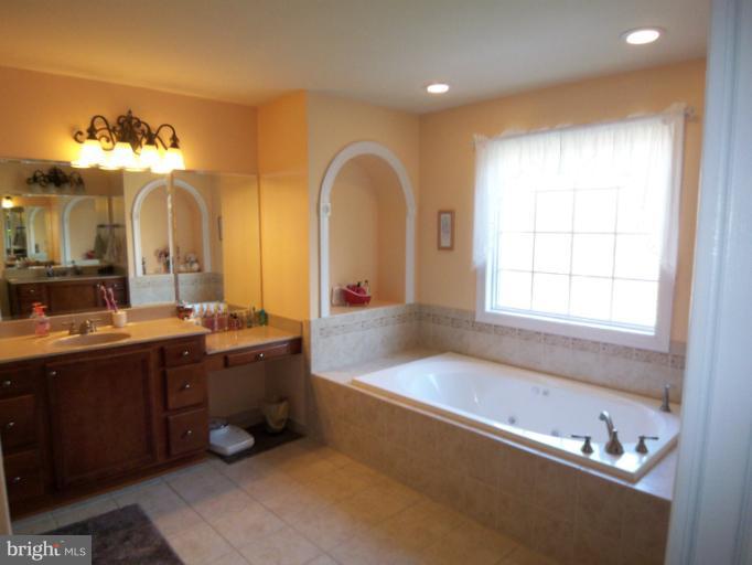 23 Marsh Run Road Fredericksburg, VA 22406 - Photo 3 of 30 Bath (Master)