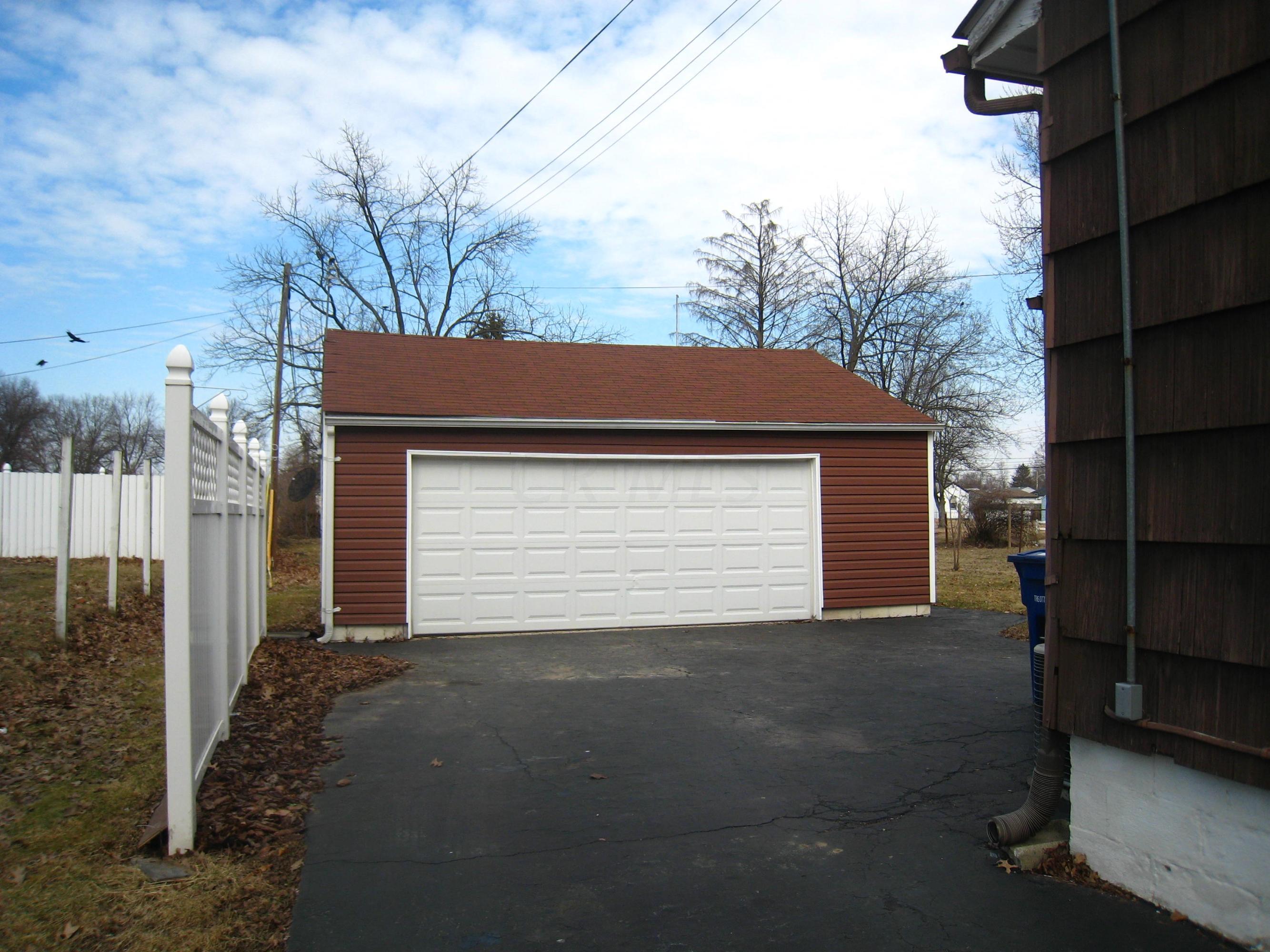 1194 Smith Road Columbus, OH 43207 - Photo 3 of 22