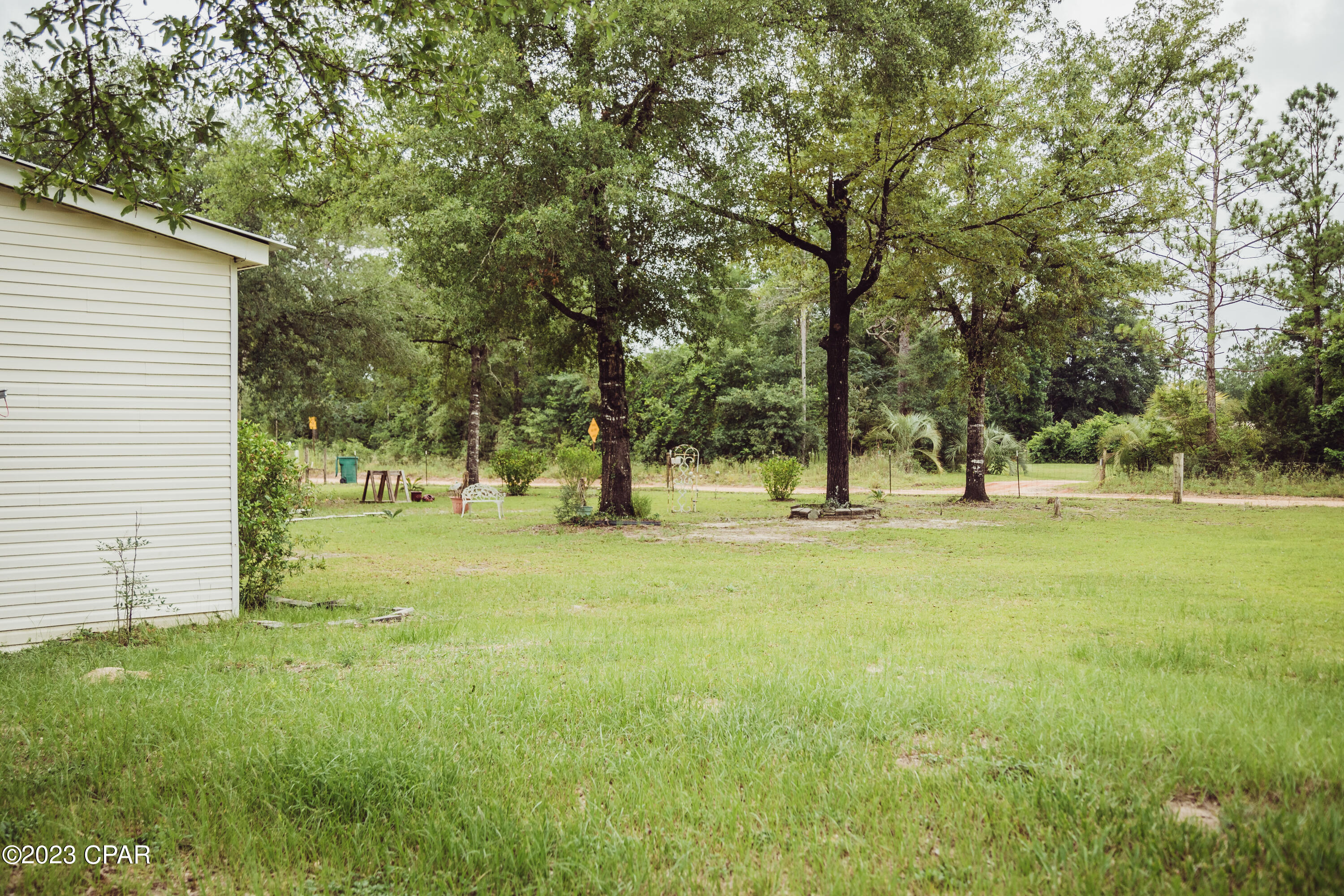 2726 Carter Circle Chipley, FL 32428 - Photo 10 of 43