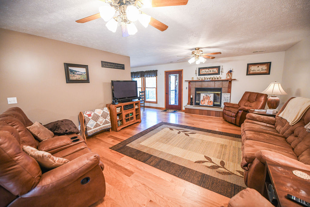 2733 West Hyden Road Spencer, IN 47460 - Photo 2 of 36