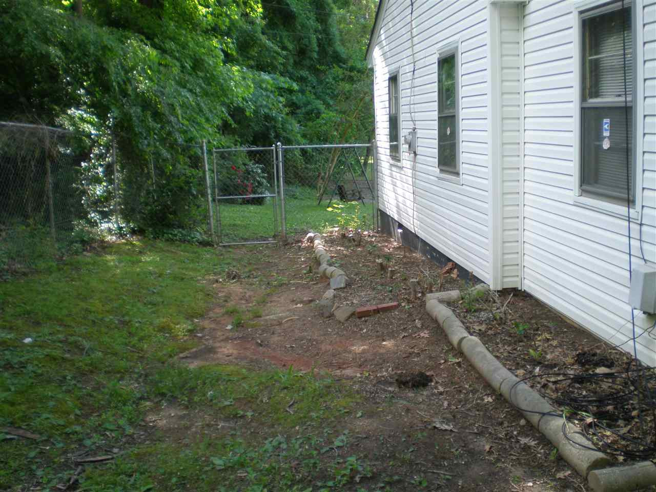 2821 Newbold Street Raleigh, NC 27603 - Photo 24 of 28 Side yard