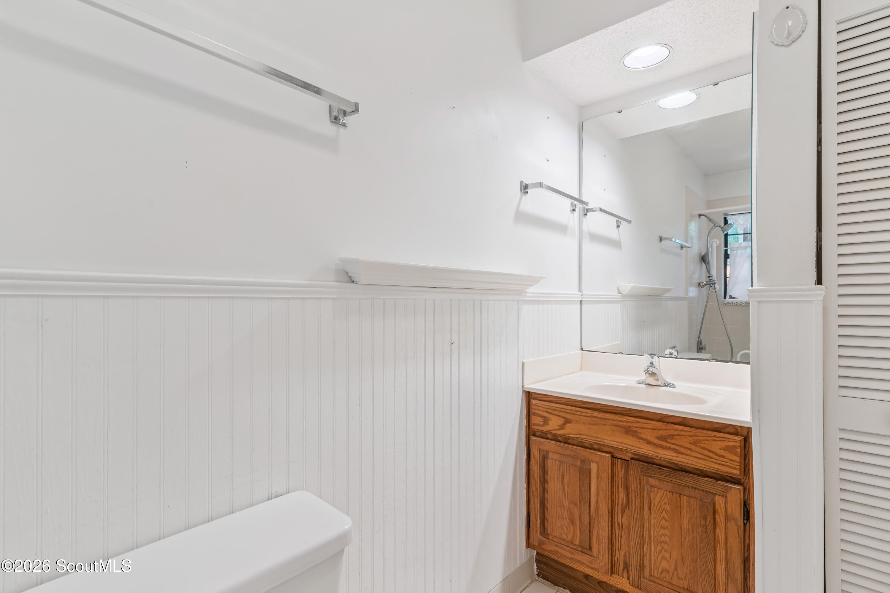 22 Bay Tree Court West St. Simons Island, GA 31522 - Photo 15 of 29 Bathroom 1