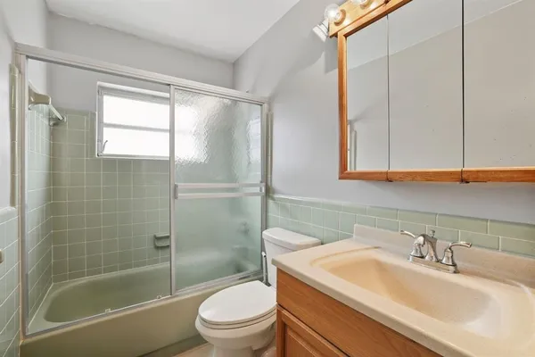 $484,999 | 9407 Northwest 70th Place, Tamarac, FL 33321