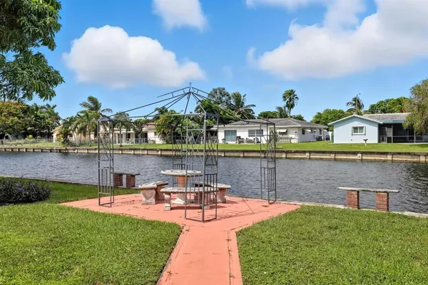 $484,999 | 9407 Northwest 70th Place, Tamarac, FL 33321