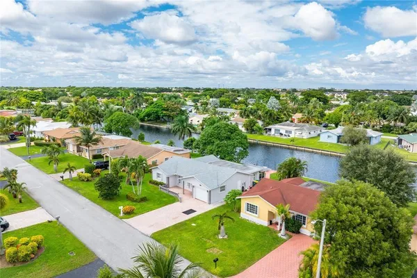 $484,999 | 9407 Northwest 70th Place, Tamarac, FL 33321