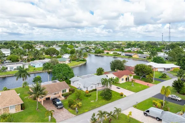 $484,999 | 9407 Northwest 70th Place, Tamarac, FL 33321