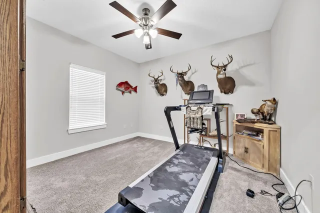 a view of an entryway with workspace