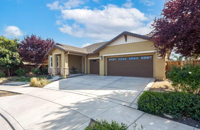a view of house and outdoor space