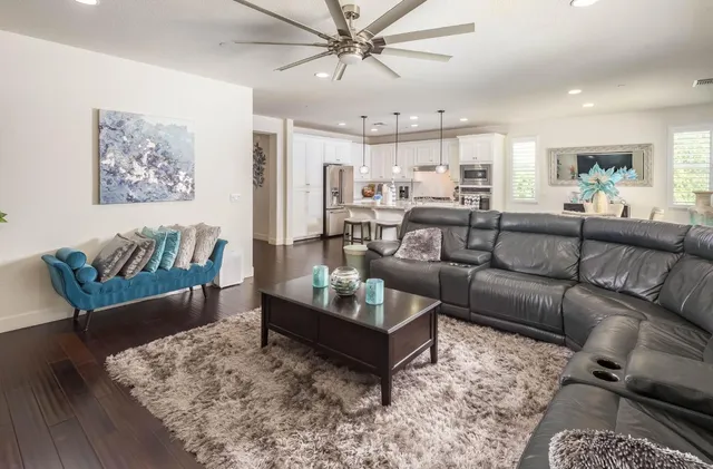 a en suite bathroom with a sink and mirror