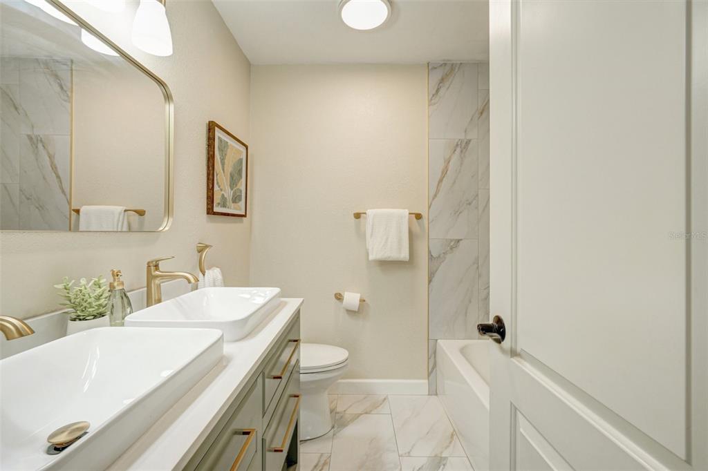 9725 48th Place North St. Petersburg, FL 33708 - Photo 9 of 51