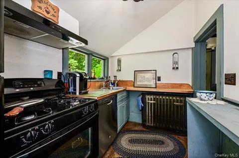 $550,000 | 169 West Rogues Path, Huntington, NY 11743