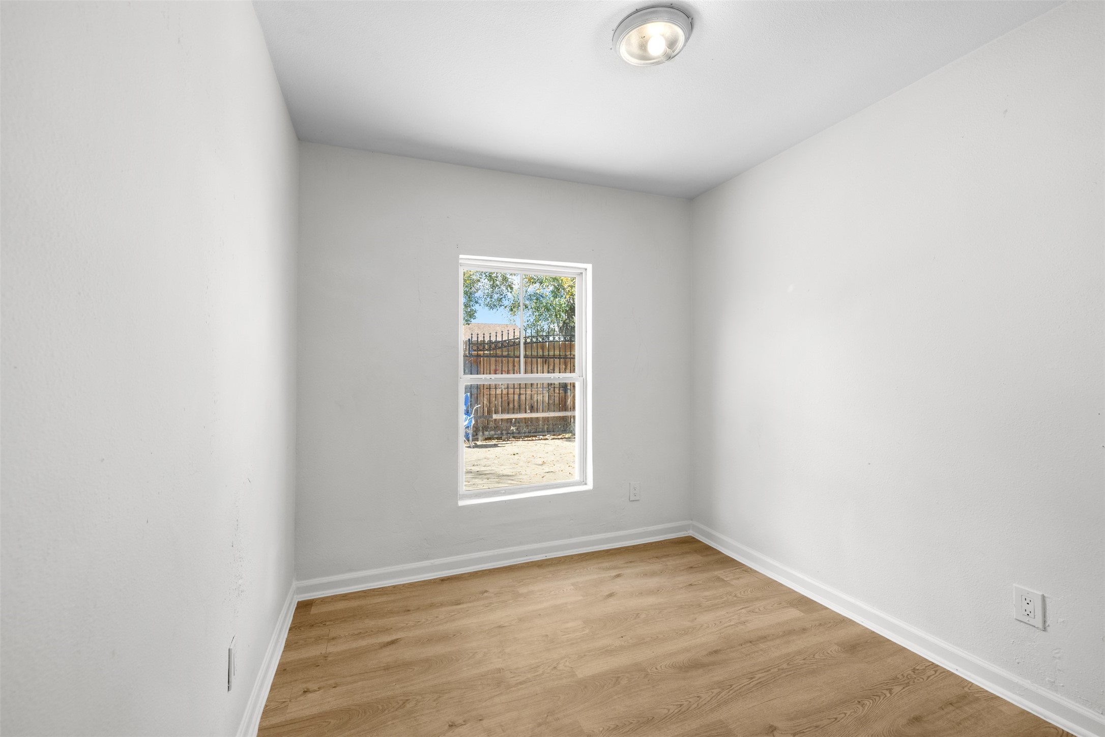 9802 Lum Lane Houston, TX 77078 - Photo 15 of 45 3rd bedroom in main home with a window looking out to front of home