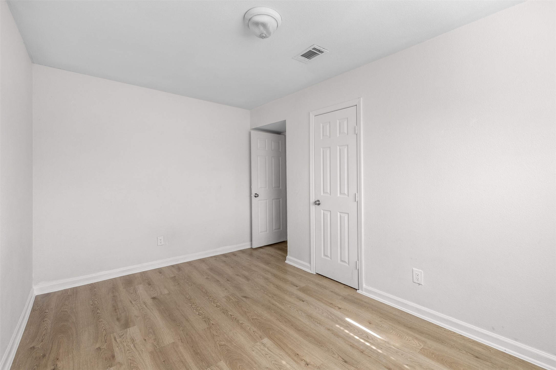 9802 Lum Lane Houston, TX 77078 - Photo 18 of 45 Another view of the 2nd bedroom facing closet and hallway