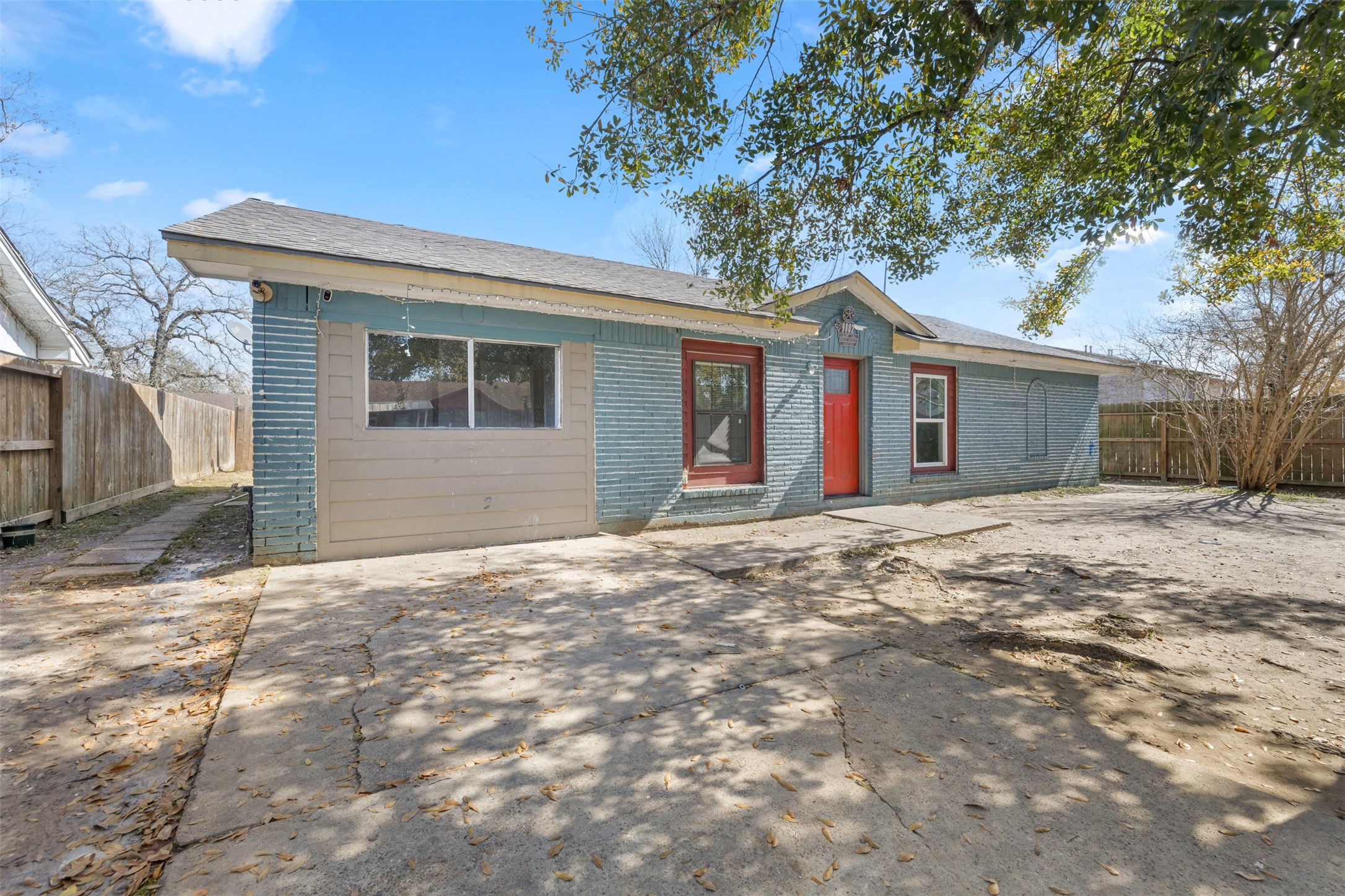 9802 Lum Lane Houston, TX 77078 - Photo 2 of 45 Welcome to 9802 Lum Lane!