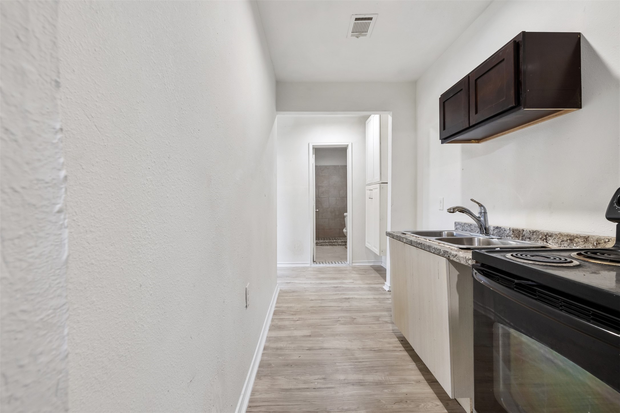 9802 Lum Lane Houston, TX 77078 - Photo 33 of 45 Kitchen in the guest house facing bathroom