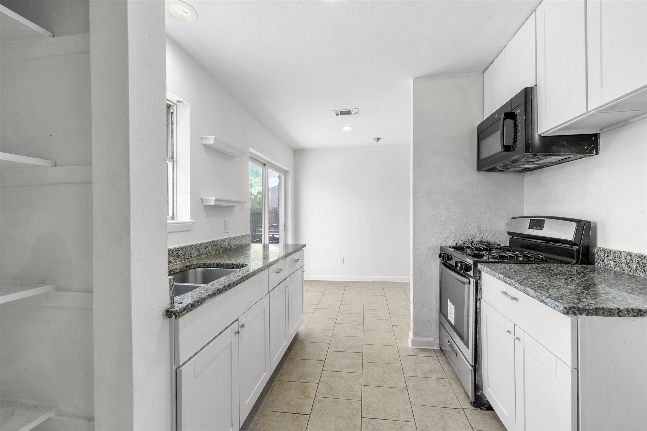 9802 Lum Lane Houston, TX 77078 - Photo 9 of 45 View of kitchen from washer/dryer room