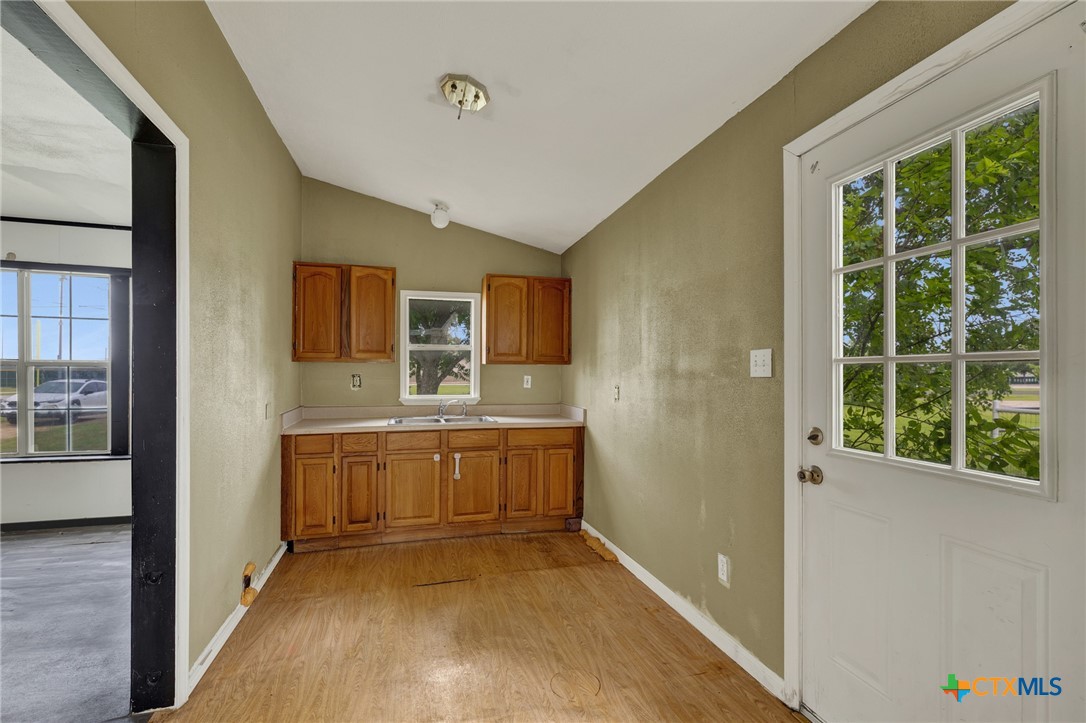 517 South Center Street Marion, TX 78124 - Photo 6 of 21