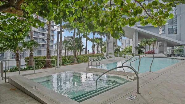 $600,000 | 88 Southwest 7th Street, Unit 2008, Miami, FL 33130