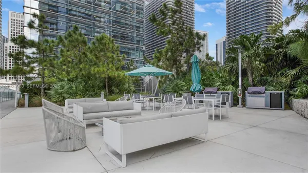 $600,000 | 88 Southwest 7th Street, Unit 2008, Miami, FL 33130