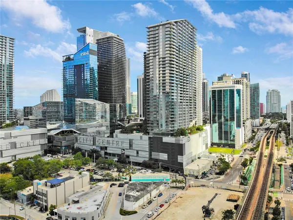 $600,000 | 88 Southwest 7th Street, Unit 2008, Miami, FL 33130