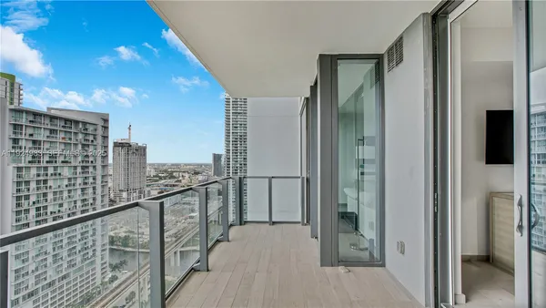 $600,000 | 88 Southwest 7th Street, Unit 2008, Miami, FL 33130