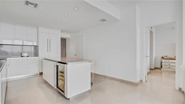 $600,000 | 88 Southwest 7th Street, Unit 2008, Miami, FL 33130