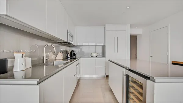 $600,000 | 88 Southwest 7th Street, Unit 2008, Miami, FL 33130