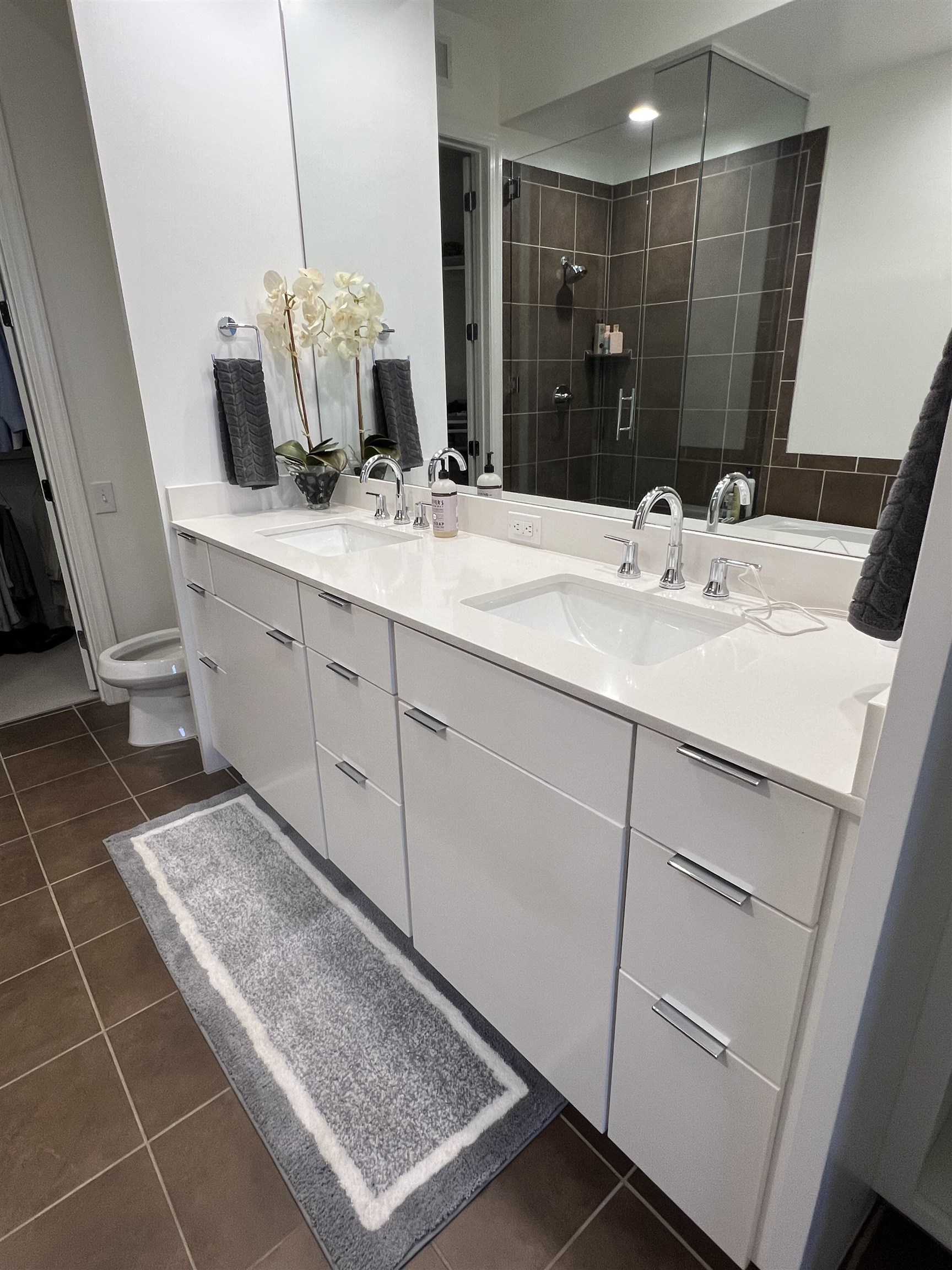 717 Riverside Drive, Unit 505 Memphis, TN 38103 - Photo 16 of 24 a bathroom with a sink and a mirror
