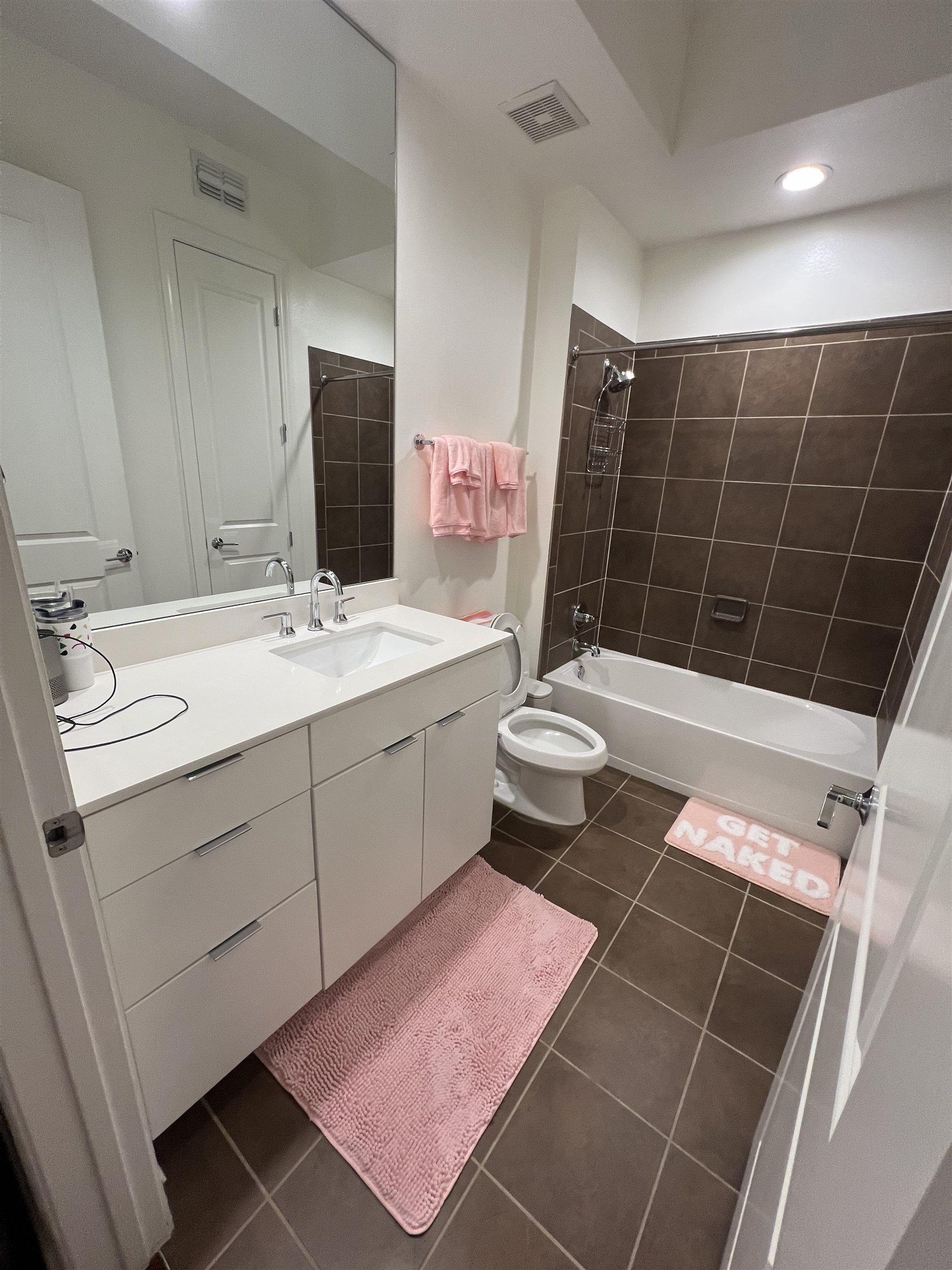 717 Riverside Drive, Unit 505 Memphis, TN 38103 - Photo 19 of 24 a bathroom with a sink and a mirror