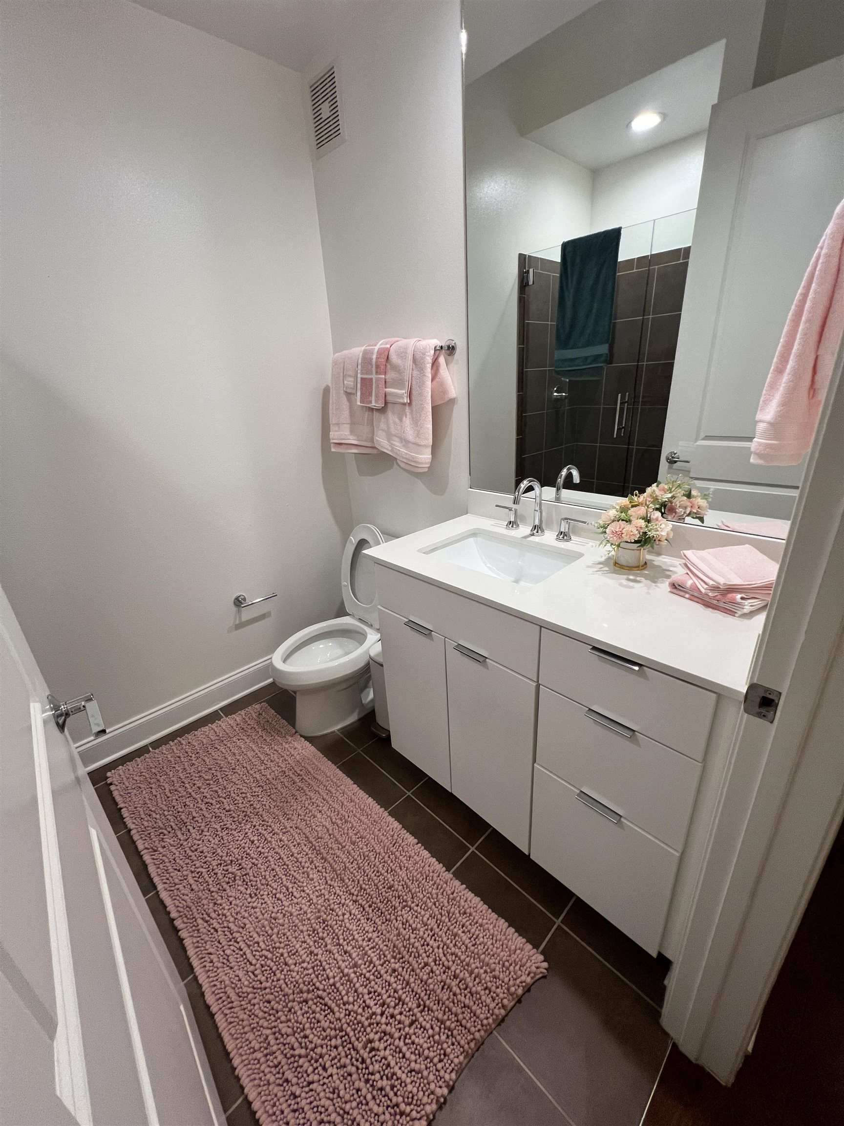 717 Riverside Drive, Unit 505 Memphis, TN 38103 - Photo 21 of 24 a bathroom with a sink a toilet and mirror