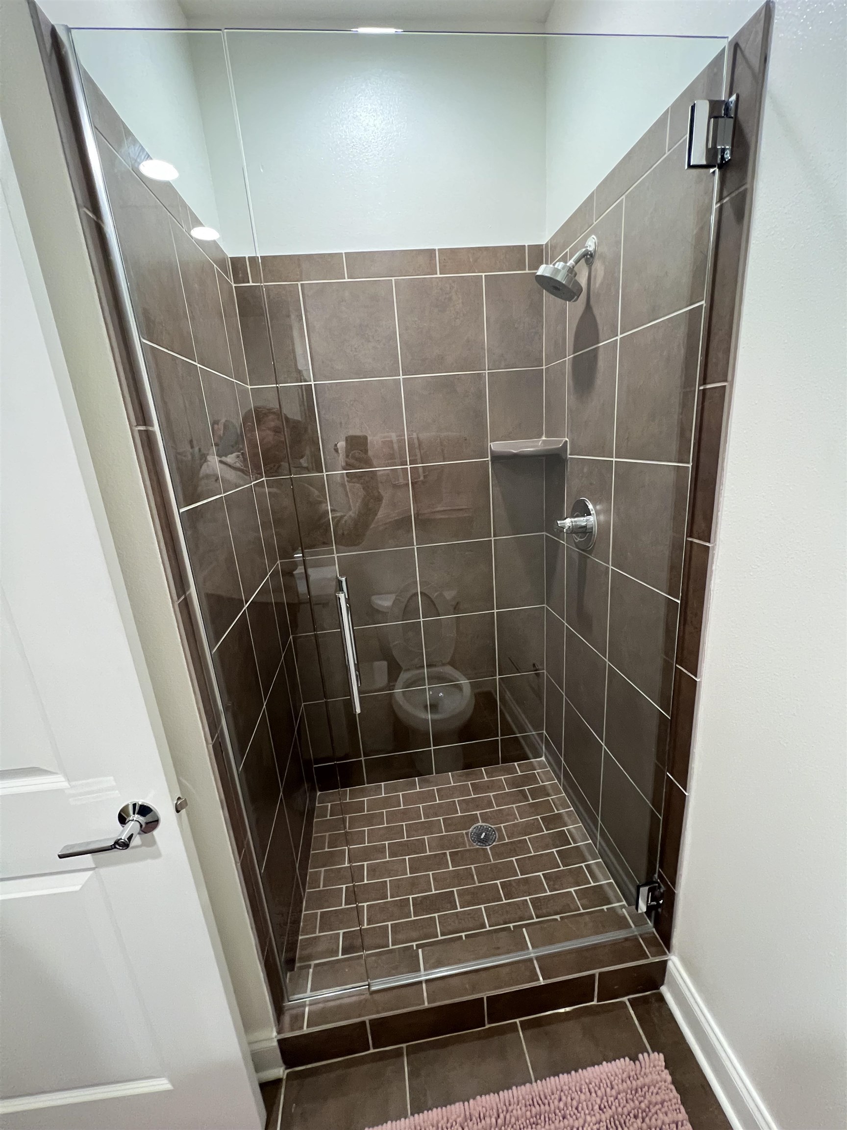 717 Riverside Drive, Unit 505 Memphis, TN 38103 - Photo 22 of 24 a bathroom with a shower