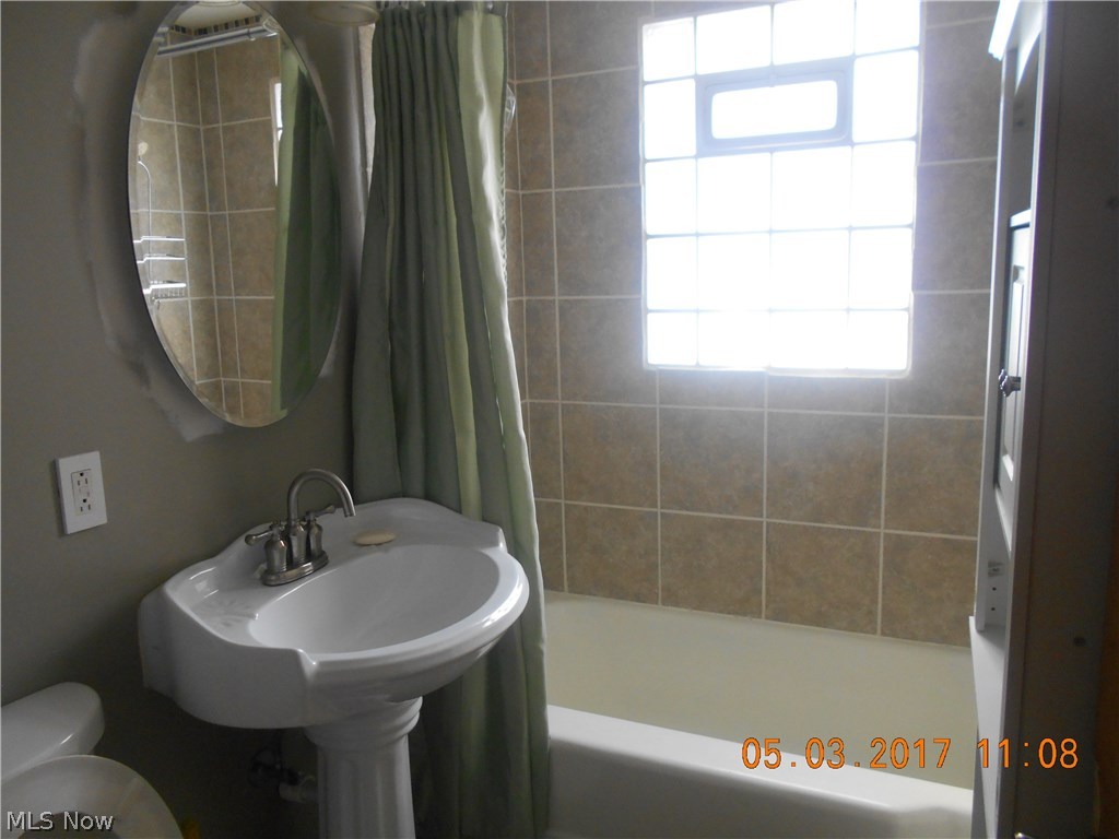 1522 Larchmont Road Cleveland, OH 44110 - Photo 10 of 18 Gallery Image 10
