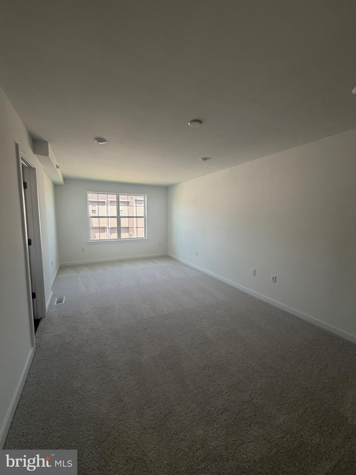 75 Morgans Ml Road Sicklerville, NJ 08081 - Photo 17 of 21 Spacious, light-filled living area.